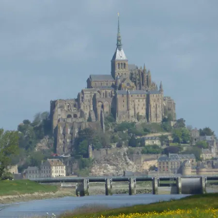 Dom wakacyjny 7 Km Du Mont St Michel *