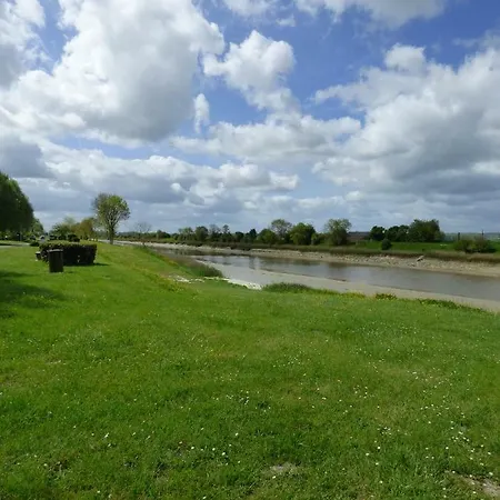 7 Km Du Mont St Michel Holiday home *