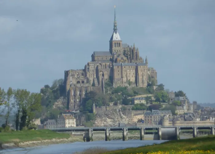 Дом отдыха 7 Km Du Mont St Michel *