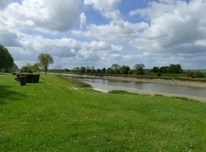7 Km Du Mont St Michel Дом отдыха *